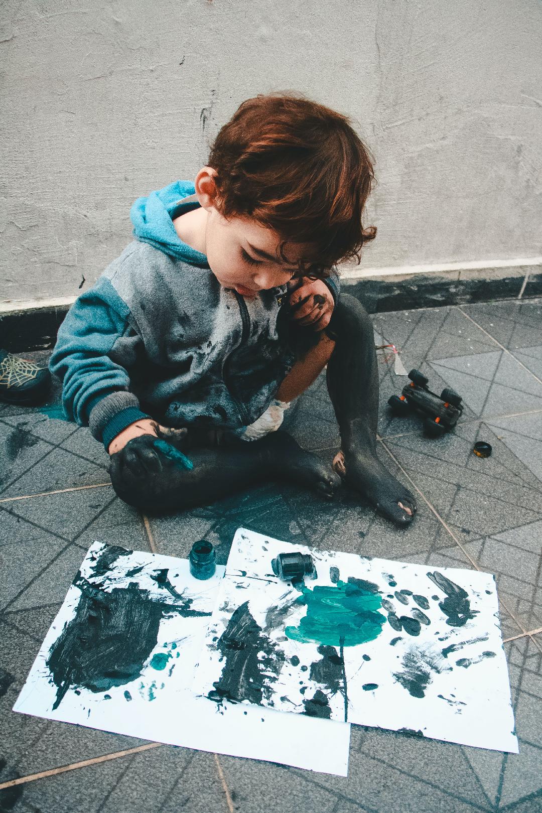 Enfant peinture